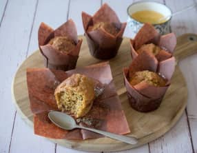 Muffins à la carotte et aux noix avec glaçage à l'orange