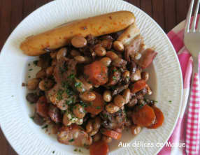 Haricots coco aux carottes et knacks au vin rouge