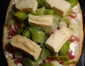 Bruschetta savoyarde aux poireaux