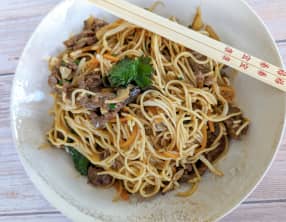 Nouilles sautées au bœuf caramélisé