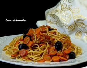 Spaghettis aux carottes et olives