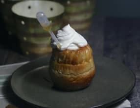 Baba rhum orange et chantilly au chocolat blanc