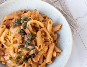 Pâtes semi-complètes au chou-chinois et pesto rosso