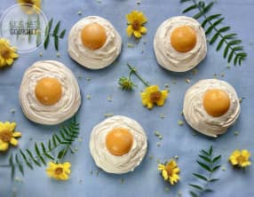 Pavlovas de Pâques au lemon curd et chantilly vanillée