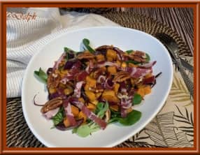 Salade de mâche, patate douce, oignon rouge et coppa