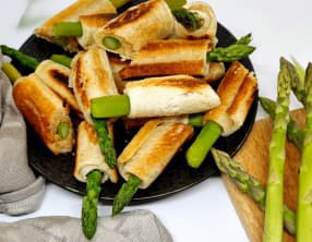 Rouleaux d'asperges vertes