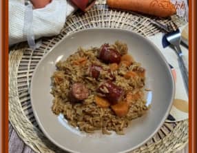 Saucisses fumées, riz et carottes
