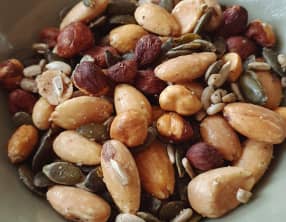 Mélange de graines salées au miel et au poivre