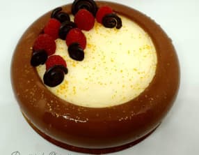 Entremets chocolat noir, citron vert, framboises