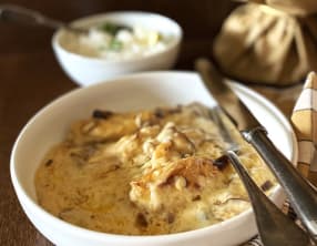 Suprêmes de poulet aux champignons, sauce au Munster