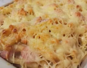 Le gratin de macaronis au jambon et au fromage