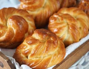 Brioches torsadées moelleuses