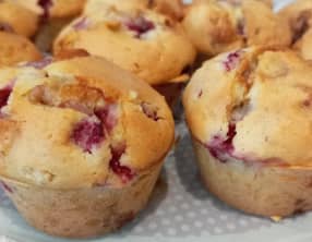 Les muffins au chocolat blanc et à la framboise