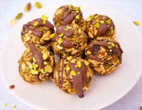 Boules d'énergie aux dattes et pistaches