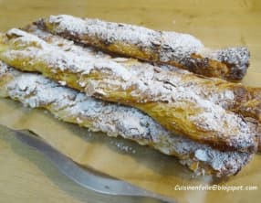 Sacristains à la crème pâtissière et aux amandes