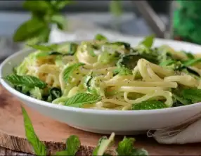 Spaghetti et courgettes à la brousse et à la menthe