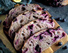 Le pain au levain, aux myrtilles et au citron