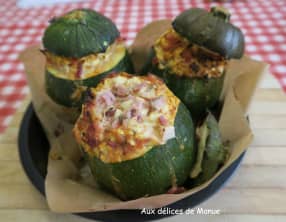 Courgettes rondes farcies à la noix de jambon aux herbes