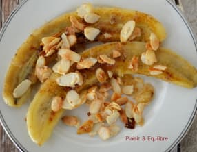 Bananes caramélisées aux amandes sucrées