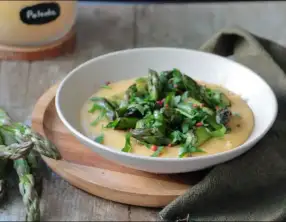 Polenta crémeuse aux asperges vertes