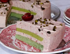 Entremet cerises et pistaches