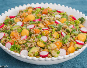 Salade de kasha aux petits pois, courgettes, lupins et radis