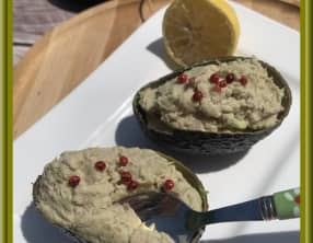 Avocat farci au thon et carré frais