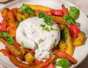 Salade de poivrons grillés et burrata