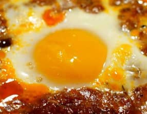 Oeufs à la tomate à la poêle