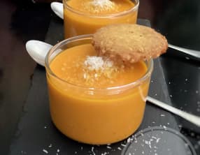 Verrines de velouté de carottes au lait de coco