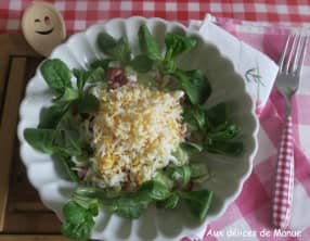 Concombre et tomates à la crème et œufs râpés