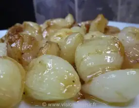 Comment réaliser des petits oignons glacés à brun