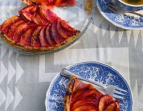 Tarte fine aux pêches, citron vert et romarin, d'Ottolenghi