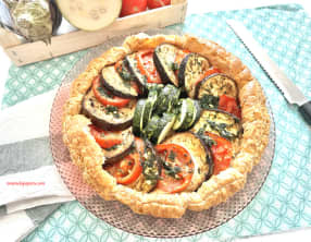 Tarte confit d’oignon, aubergine, courgette, tomate