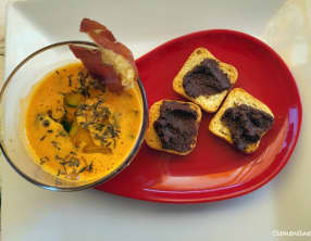 Soupe givrée de pastèque avec chips de jambon ibérique