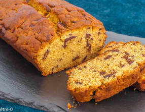 Gâteau du matin à la farine de lupin et à la farine de petit épeautre et au chocolat noir