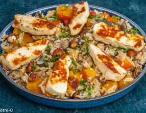 Poêlée de riz, potimarron, noisettes et halloumi