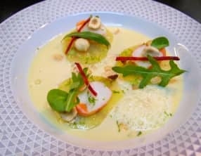 Ravioles de pommes de terre aux crevettes, lait de poule parfumé aux noisettes d'Eric Guérin