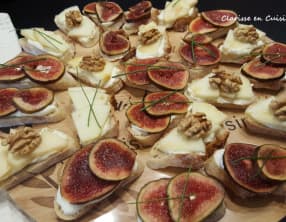 Crostinis à la crème de feta figues et pommes