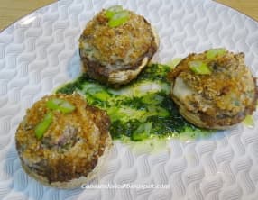 Champignons farcis Prosciutto, fromage de brebis, noix, ciboulette et huile de persil