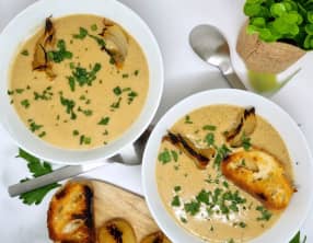 Soupe végane à l'oignon caramélisé