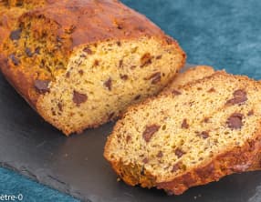 Gâteau du matin à la farine de lupin, à la farine de blé ancien et aux palets de chocolat