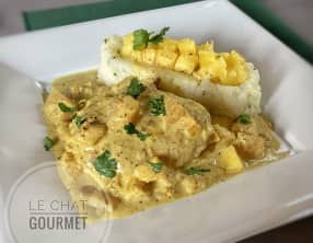 Poulet au riz sauce au curry et à l’ananas