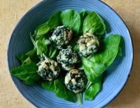Gnudi ou boulettes épinards et ricotta rôties au beurre d'ail