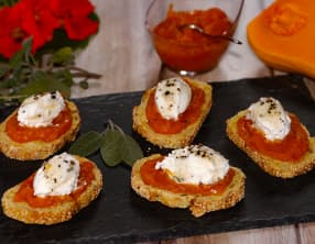 Tartine à la marmelade de butternut, ricotta à la sauge et au miel