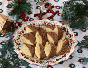 Sablés de Noël bicolores en forme de feuilles