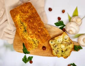Cake chèvre, champignons et noisettes