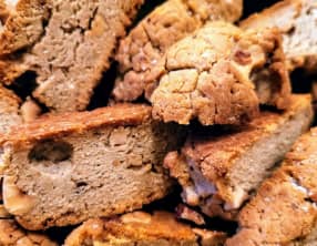 Cantucci au parmesan, noisettes, farine complète d’épeautre