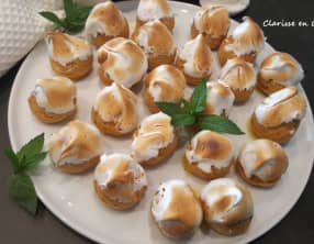 Mini choux fourrés au lemon curd et meringués