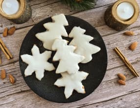 Sablés sapins de Noël glacés